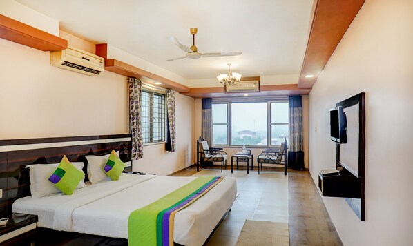 Deluxe Room | Iron/ironing board, rollaway beds, free WiFi, bed sheets