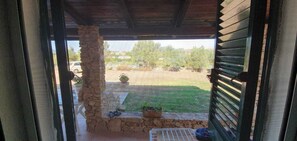 Interior - Independent villa immersed in the Mediterranean scrub just a few kilometers from the sea. (Lu Colbu)