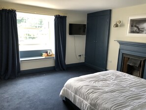 Deluxe Room, 1 King Bed | Individually furnished, free WiFi, bed sheets - The Wilcove Inn (Torpoint)
