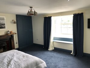 Deluxe Room, 1 King Bed | Individually furnished, free WiFi, bed sheets