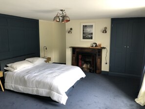 Deluxe Room, 1 King Bed | Individually furnished, free WiFi, bed sheets - The Wilcove Inn (Torpoint)