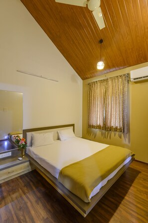 3 bedrooms - Lake View Holiday Villa 3 Bed RM nr Sula wine yard (Nashik)