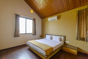 3 bedrooms - Lake View Holiday Villa 3 Bed RM nr Sula wine yard (Nashik)