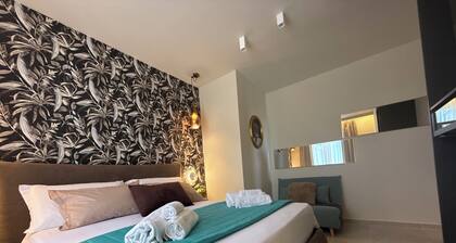 Villa Relax: The Gardens of Brucoli, between Mount Etna, Catania, Taormina, and Syracuse