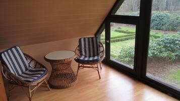 Family House (Unter den Eichen) | Hypo-allergenic bedding, down comforters, individually decorated