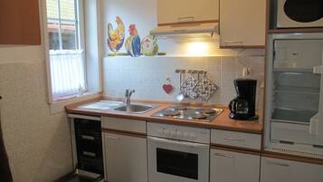 Kondominium Basic (Schwalbennest) | Dapur pribadi | Lemari es besar, microwave, kompor, dan mesin pencuci piring