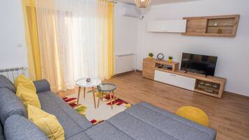 Apartment, 1 Bedroom, Lake View | Living room | Flat-screen TV