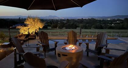 Ranch, uskomattomat näkymät Sonoma Countylle, hehtaareja yksityisyyttä, joka leviää sen oman kukkulan yläpuolella