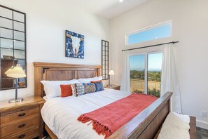 5 bedrooms, iron/ironing board, free WiFi, bed sheets