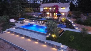 Een verwarmd zwembad