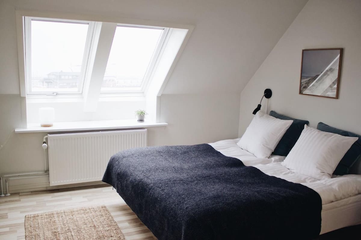 1 bedroom, individually decorated, individually furnished