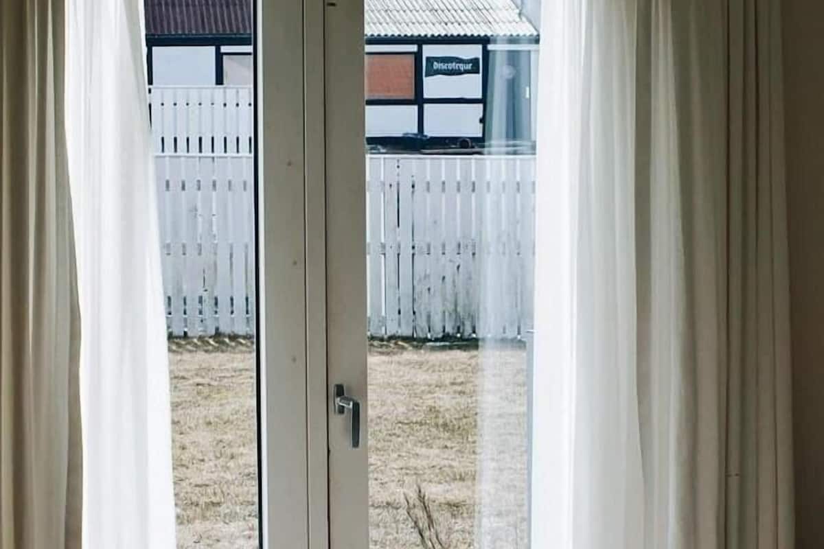 1 bedroom, individually decorated, individually furnished