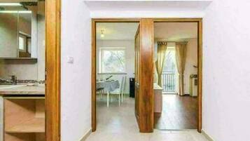 Apartment, 1 Bedroom, Lake View | Bathroom | Shower, hair dryer, towels, toilet paper