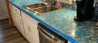 PET FRIENDLY 65 steps to ocean! Directly across the steet from beach access.