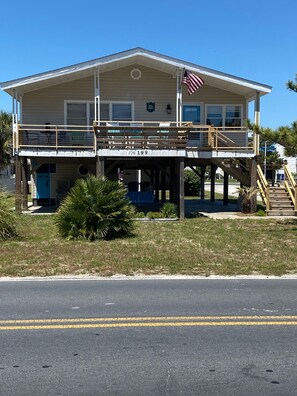 Exterior - PET FRIENDLY 65 steps to ocean! Directly across the steet from beach access. (Ocean Isle Beach)