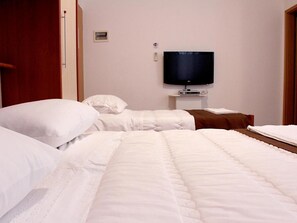 Studio (4 Adults)