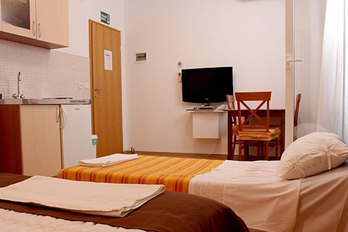 Studio (3 Adults)
