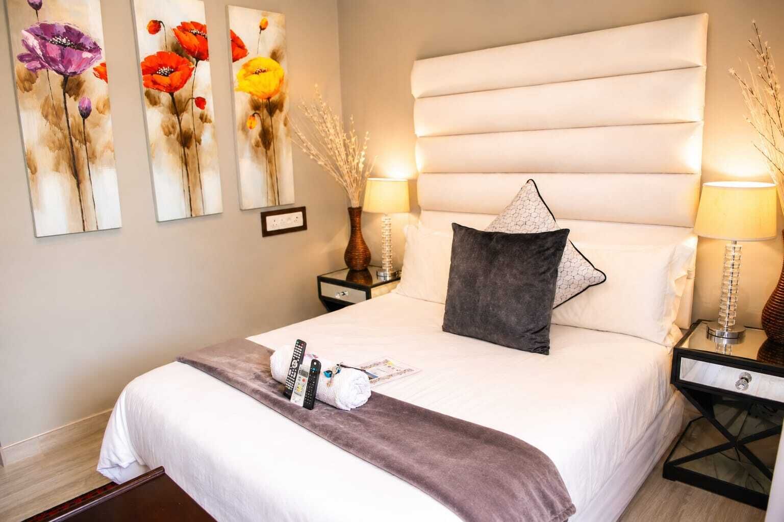 Honeymoon Room | Minibar (some free items), in-room safe, desk, soundproofing