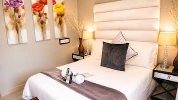 Honeymoon Room | Minibar (some free items), in-room safe, desk, soundproofing