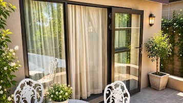 Luxury Room | Minibar (some free items), in-room safe, desk, soundproofing