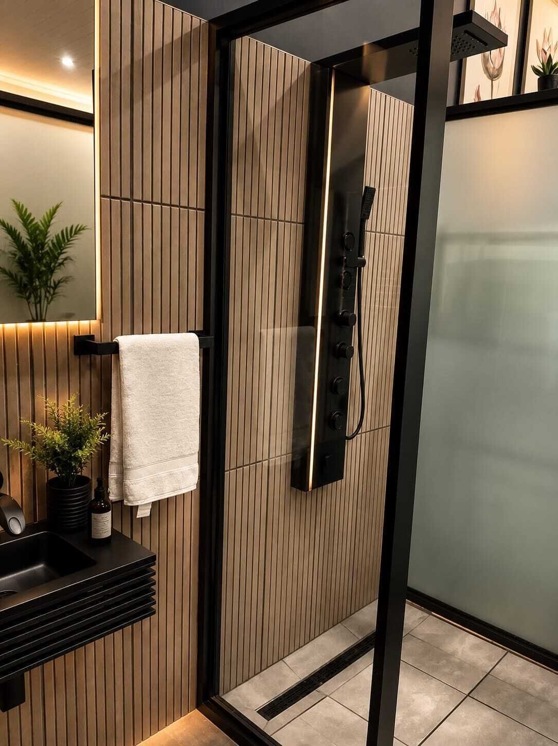 Family Room | Bathroom shower