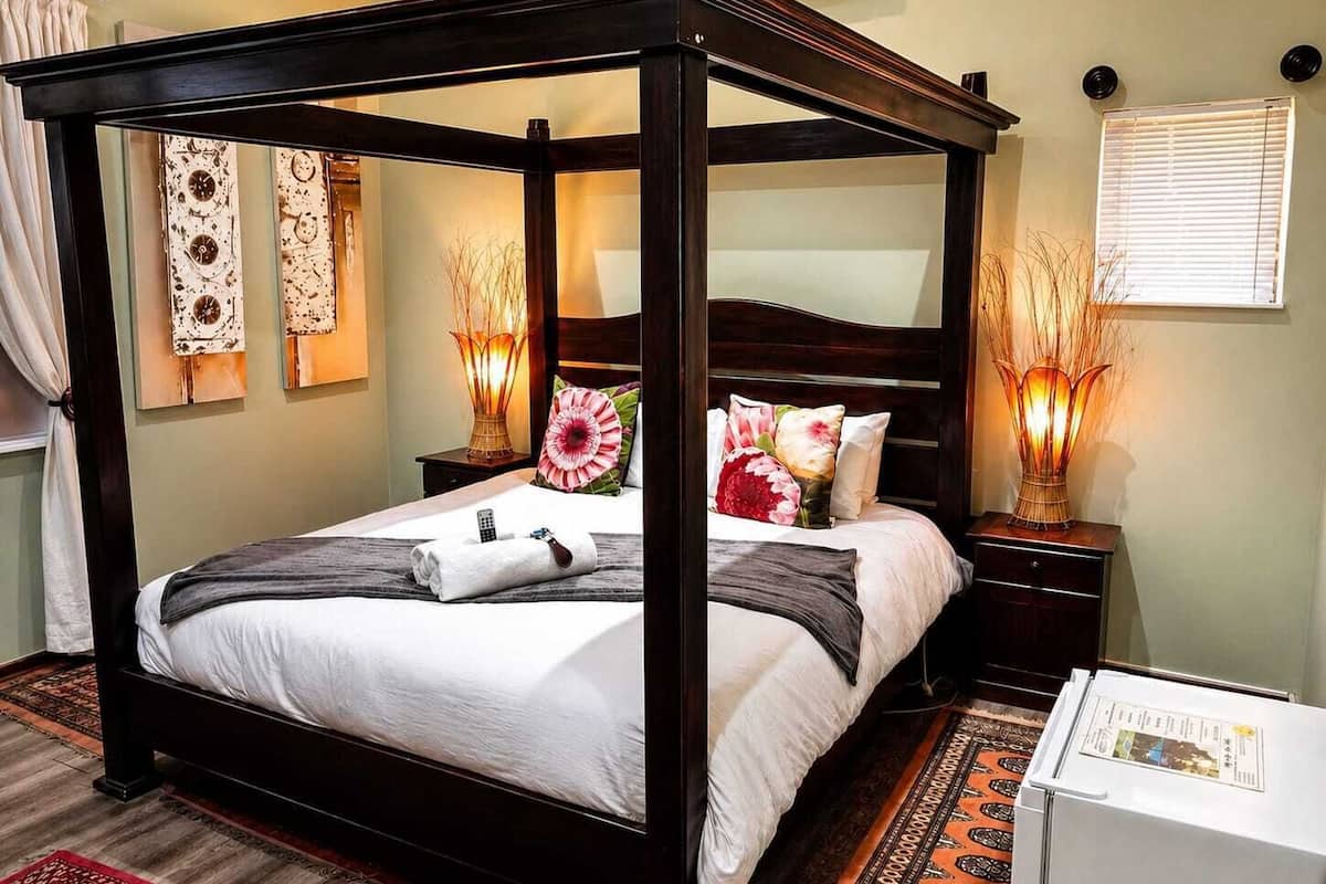 Executive Double Room | Minibar (some free items), in-room safe, desk, soundproofing