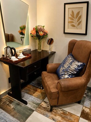 Family Room | Minibar (some free items), in-room safe, desk, soundproofing - Moonriver Guesthouse (Upington)