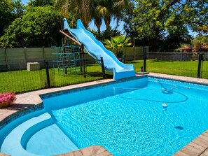 Outdoor pool - Moonriver Guesthouse (Upington)
