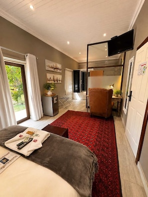 Honeymoon Room | Minibar (some free items), in-room safe, desk, soundproofing - Moonriver Guesthouse (Upington)
