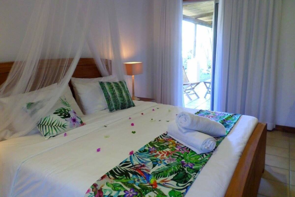 Minibar, sistema de insonorización, wifi gratis y ropa de cama