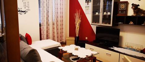 Appartement, 2 slaapkamers | Woonkamer | Flatscreentelevisie