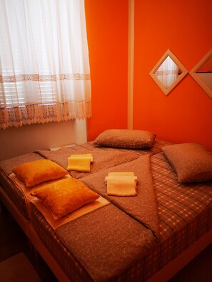 Departamento, 2 habitaciones | Tabla de planchar con plancha, wifi gratis y ropa de cama 