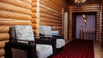 Deluxe Room | Living area | TV