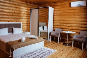 开间套��房 | 办公桌、笔记本电脑工作区、遮光窗帘、免费 WiFi