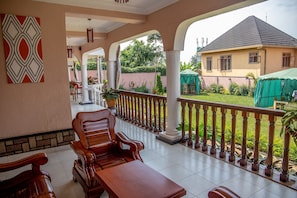 Deluxe Twin Room, 1 Double Bed | Balcony - Ezra boutique villa (Kigali)