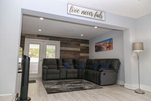 Smart-tv och bordsfotboll