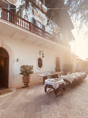Electric kettle, high chair