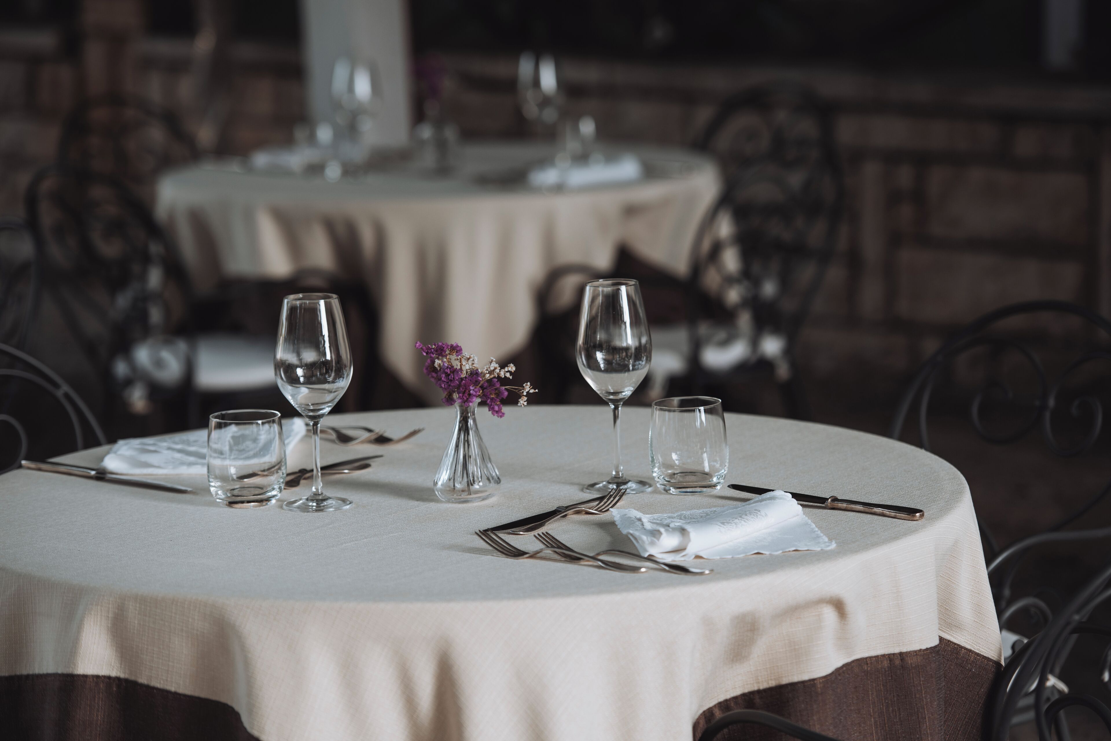 Aperto a pranzo e cena, cucina locale