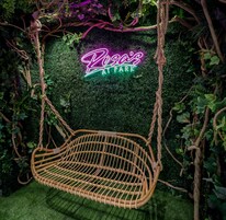 Café da manhã, jantar e brunch aos fins de semana; culinária espanhola 