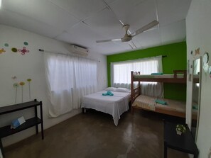 Free WiFi, bed sheets - Hostel Casa Aurys (Santa Marta)