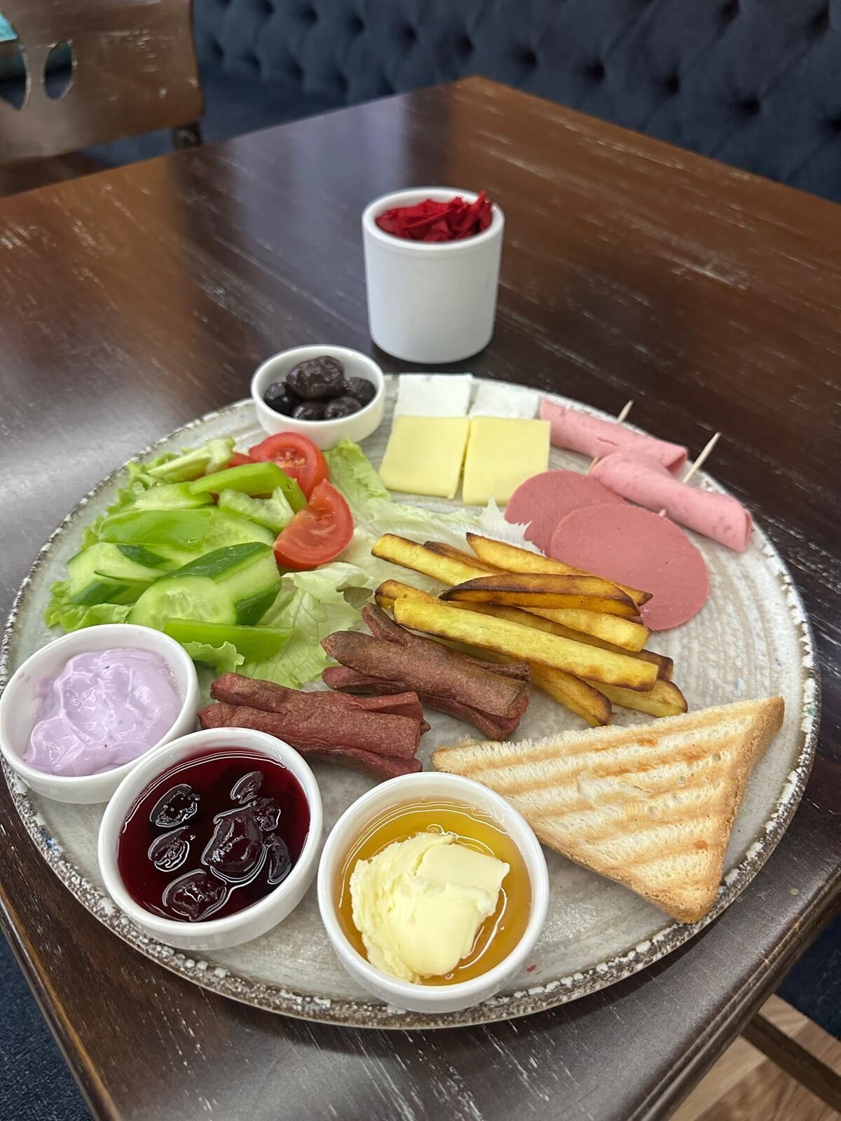 daily continental breakfast (eur 10 per person)