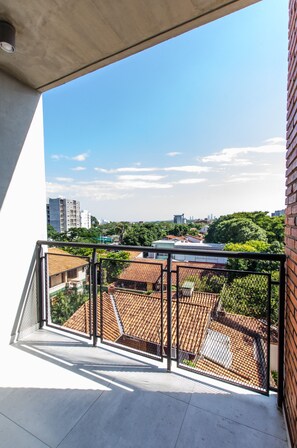 Deluxe Apartment | Balcony