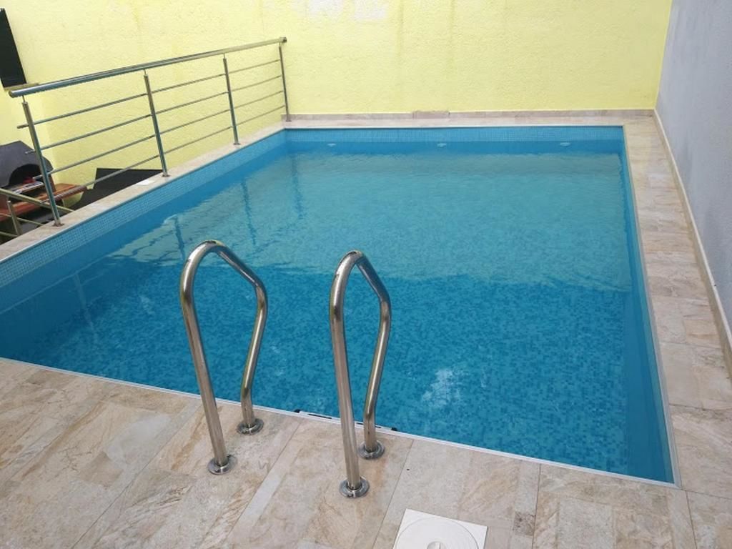 Seasonal outdoor pool, pool umbrellas, sun loungers