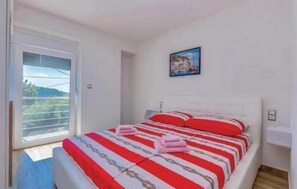 5 bedrooms, in-room safe, desk, blackout curtains - House Beba (Vinodol)