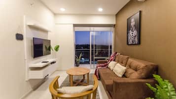 Apartemen Desain | Ruang keluarga | TV layar datar dan Netflix