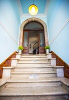 Pintu masuk interior