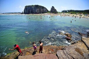 Perto da praia, areia branca 