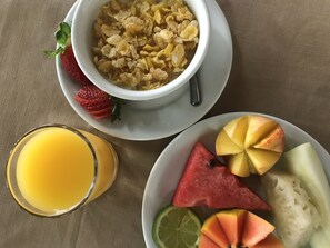 包含每日自助早餐