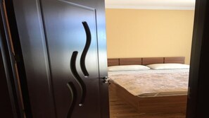 1 dormitorio, escritorio, tabla de planchar con plancha y wifi gratis