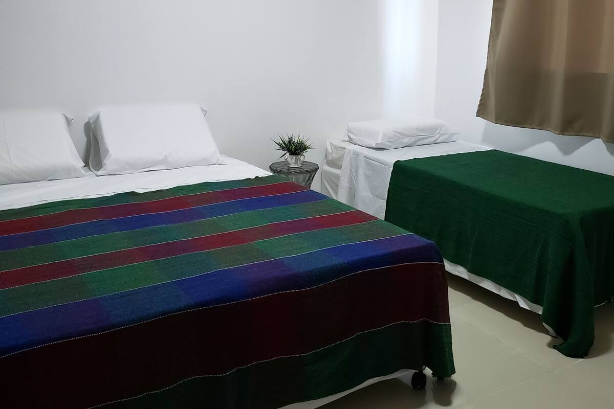 Dreibettzimmer (Varjota)
